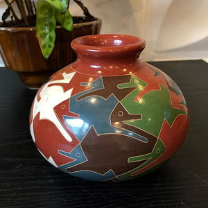 Nicarguense‎ San Juan De Oriente  Artist Signed  Polychrome Pottery Jar Vase